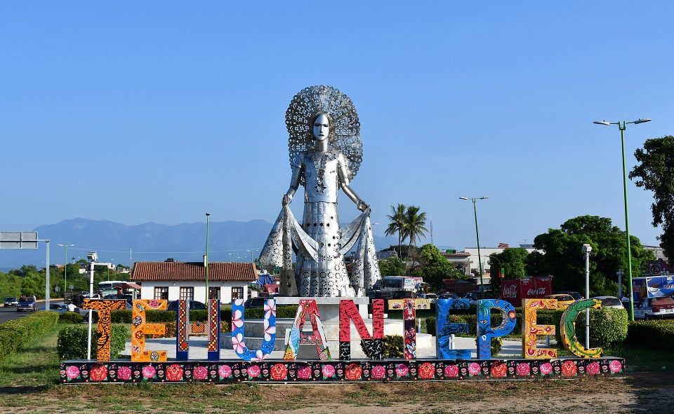 Un día en Tehuantepec: Guiengola, mercado, centro y velas