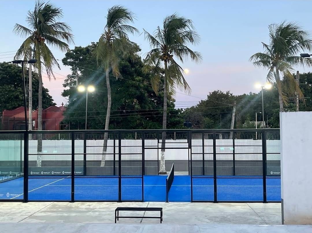 Las canchas de pádel con las luces encendidas