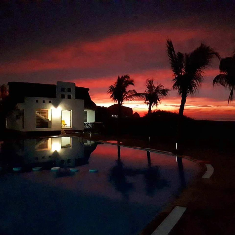 Atardecer junto a la alberca