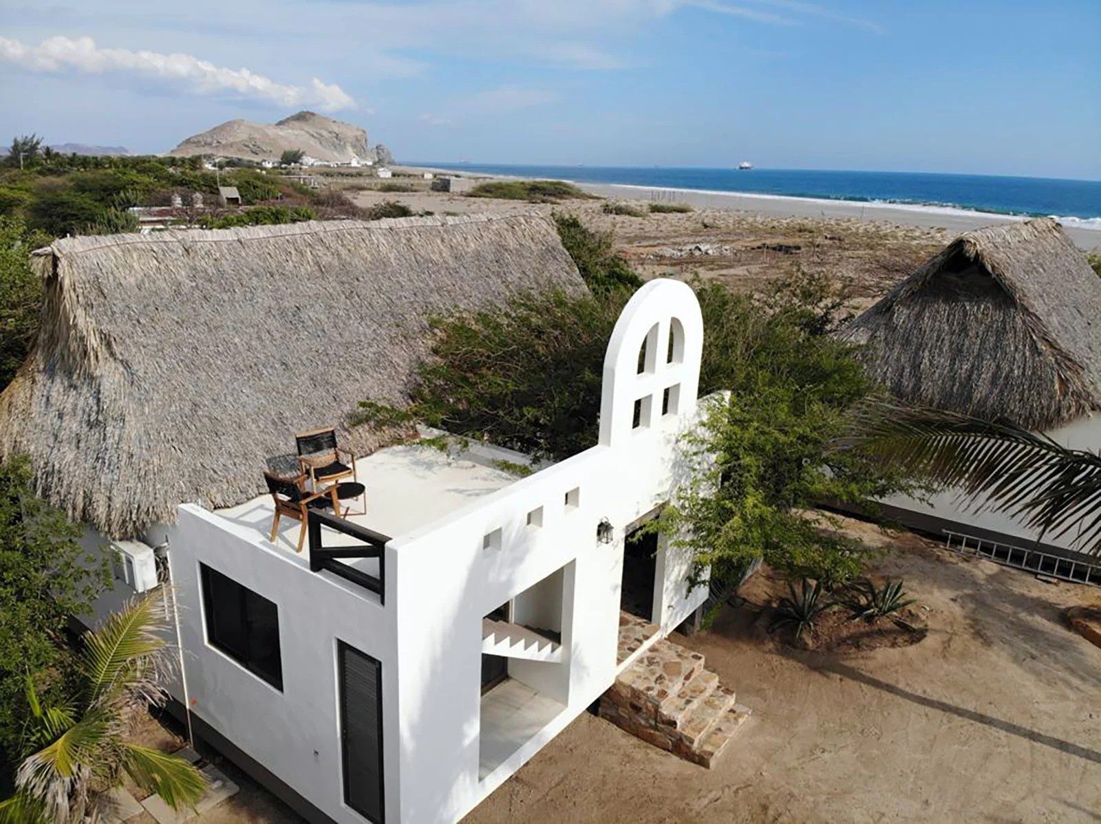 Cabaña Agave y alberca frente al mar